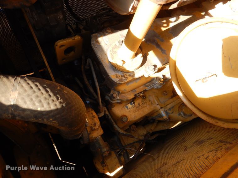 image for item JD9464 1988 Caterpillar D3C  dozer