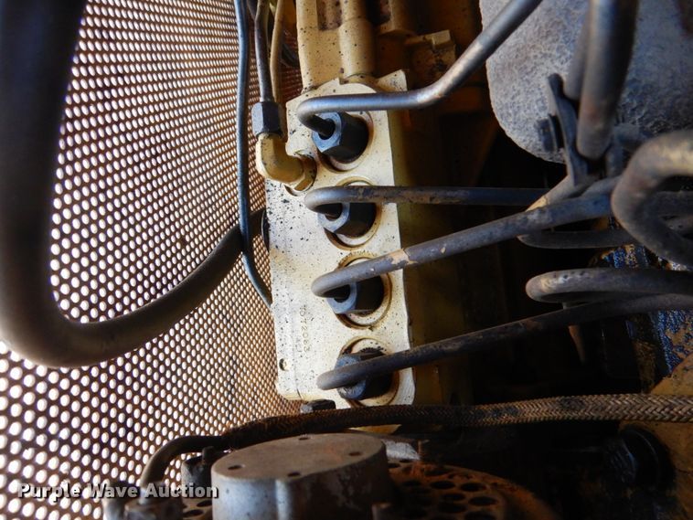 image for item JD9464 1988 Caterpillar D3C  dozer