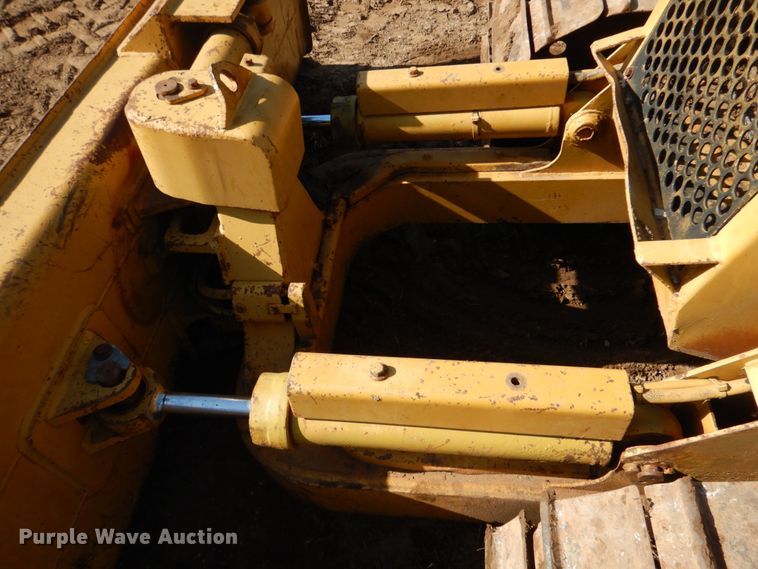 image for item JD9464 1988 Caterpillar D3C  dozer