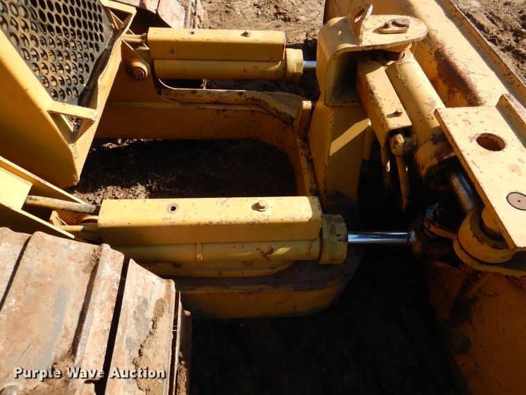 image for item JD9464 1988 Caterpillar D3C  dozer