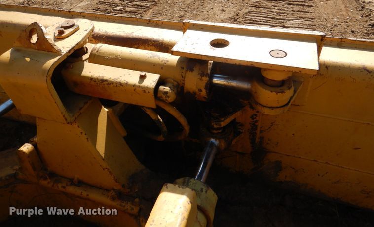 image for item JD9464 1988 Caterpillar D3C  dozer