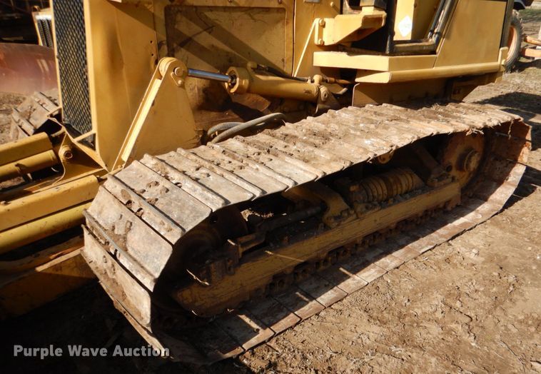 image for item JD9464 1988 Caterpillar D3C  dozer