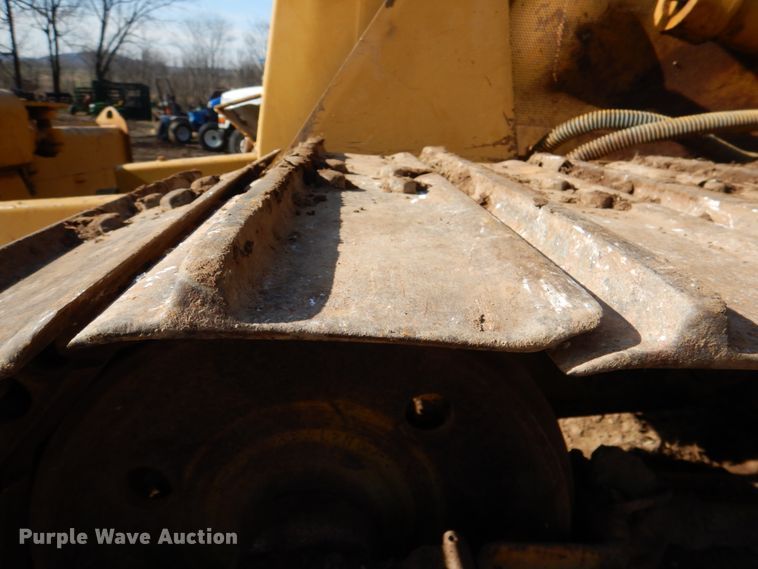 image for item JD9464 1988 Caterpillar D3C  dozer