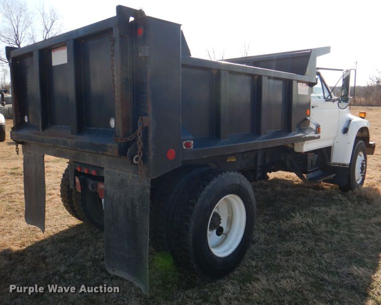 image for item JD9469 1998 Ford F800  dump truck