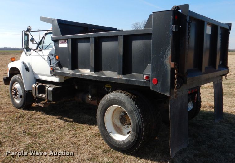 image for item JD9469 1998 Ford F800  dump truck