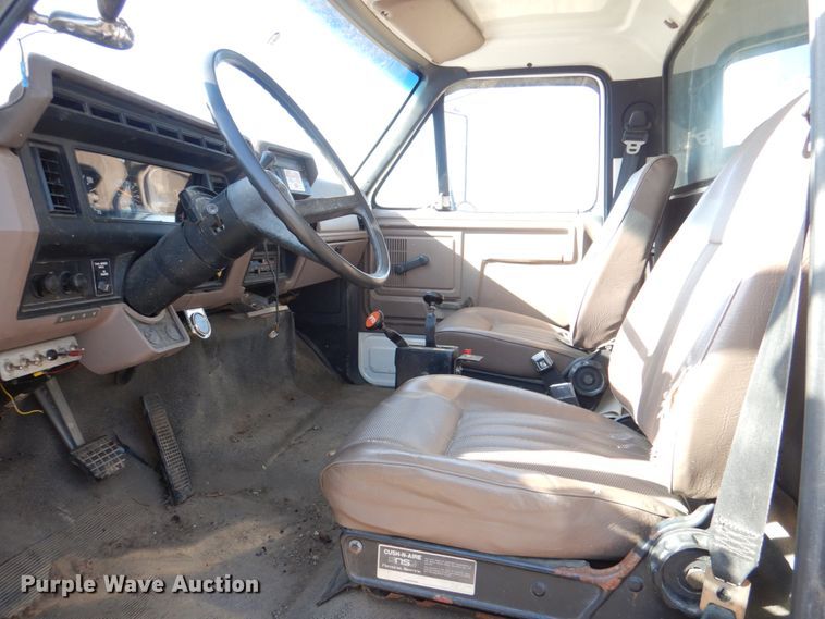 image for item JD9469 1998 Ford F800  dump truck