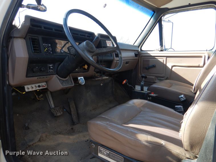 image for item JD9469 1998 Ford F800  dump truck