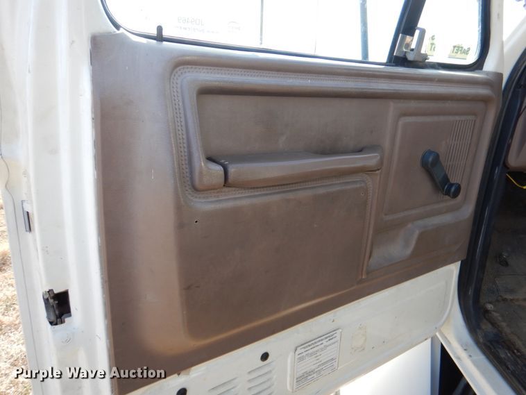 image for item JD9469 1998 Ford F800  dump truck