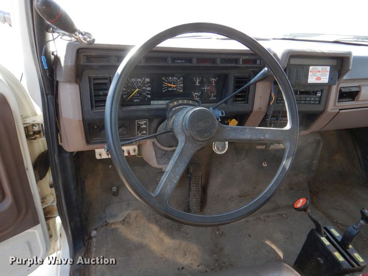 image for item JD9469 1998 Ford F800  dump truck