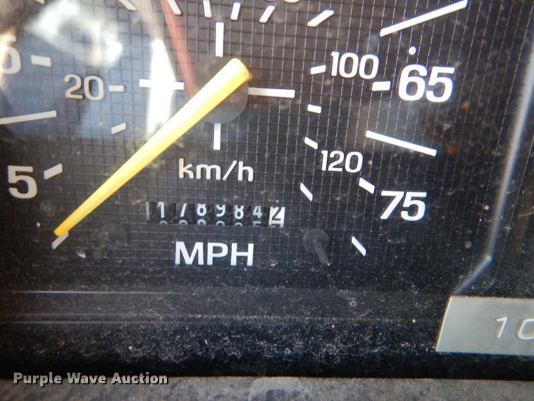 image for item JD9469 1998 Ford F800  dump truck