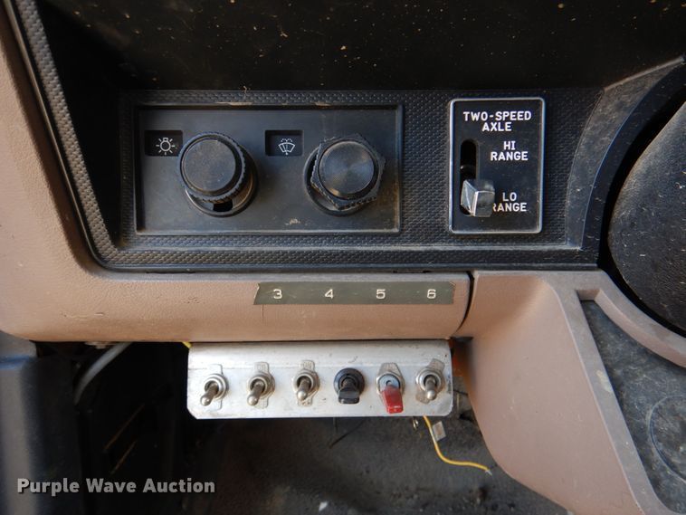 image for item JD9469 1998 Ford F800  dump truck