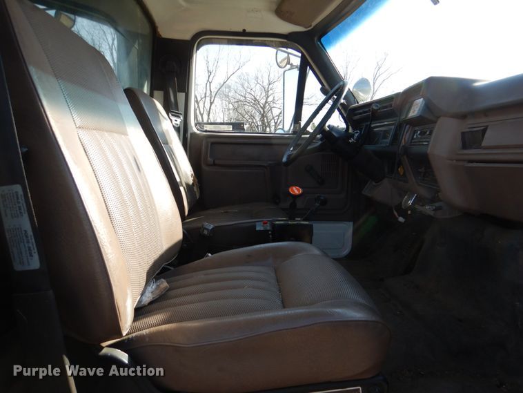 image for item JD9469 1998 Ford F800  dump truck