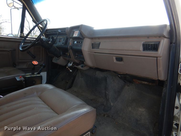 image for item JD9469 1998 Ford F800  dump truck