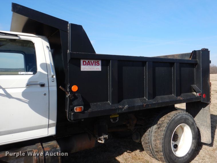 image for item JD9469 1998 Ford F800  dump truck