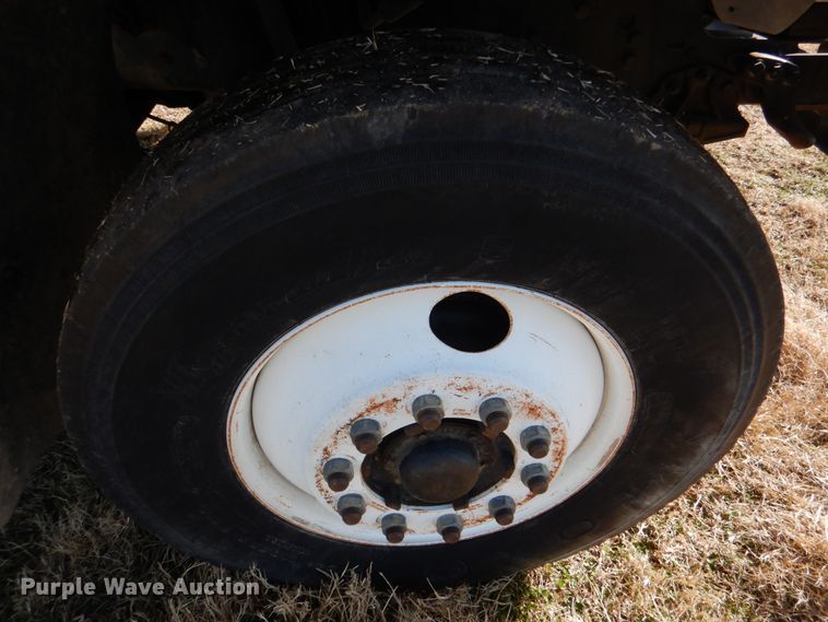 image for item JD9469 1998 Ford F800  dump truck