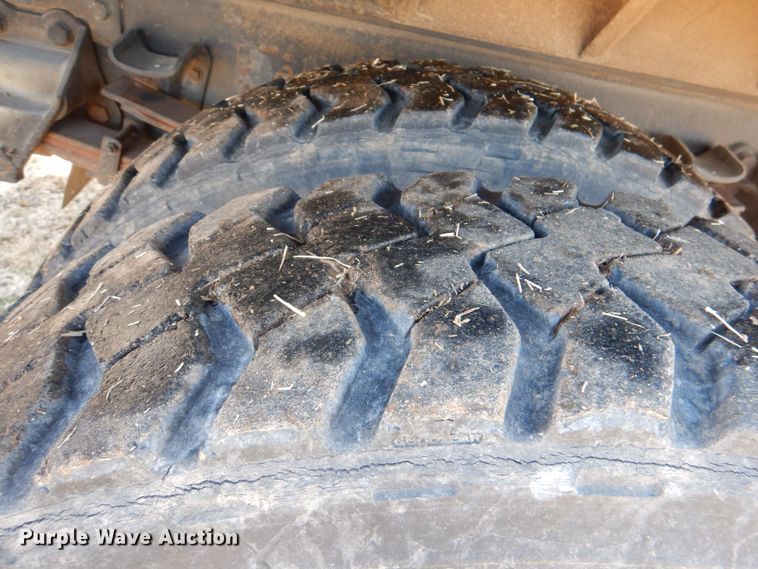 image for item JD9469 1998 Ford F800  dump truck