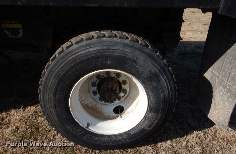 image for item JD9469 1998 Ford F800  dump truck