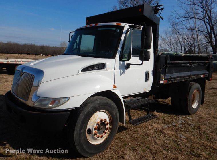 image for item JD9470 2007 International 4300  dump truck