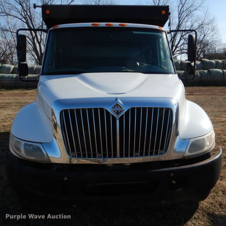 image for item JD9470 2007 International 4300  dump truck