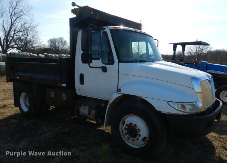 image for item JD9470 2007 International 4300  dump truck