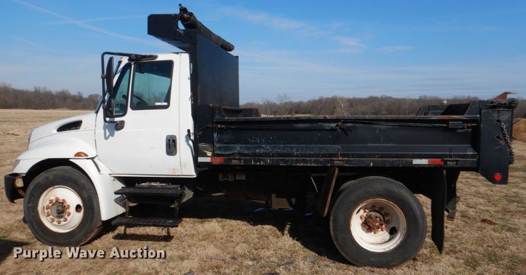 image for item JD9470 2007 International 4300  dump truck
