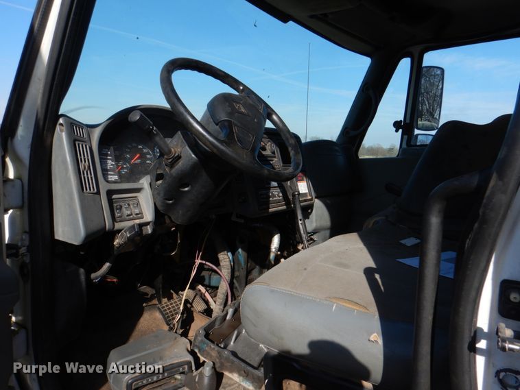 image for item JD9470 2007 International 4300  dump truck