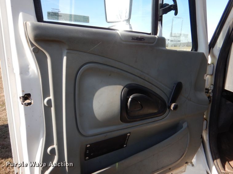 image for item JD9470 2007 International 4300  dump truck