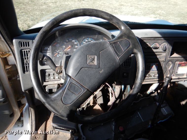 image for item JD9470 2007 International 4300  dump truck