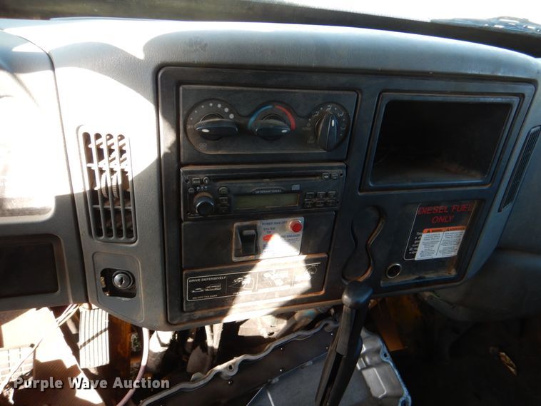 image for item JD9470 2007 International 4300  dump truck