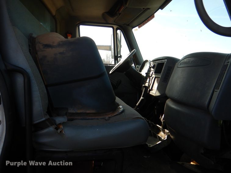 image for item JD9470 2007 International 4300  dump truck