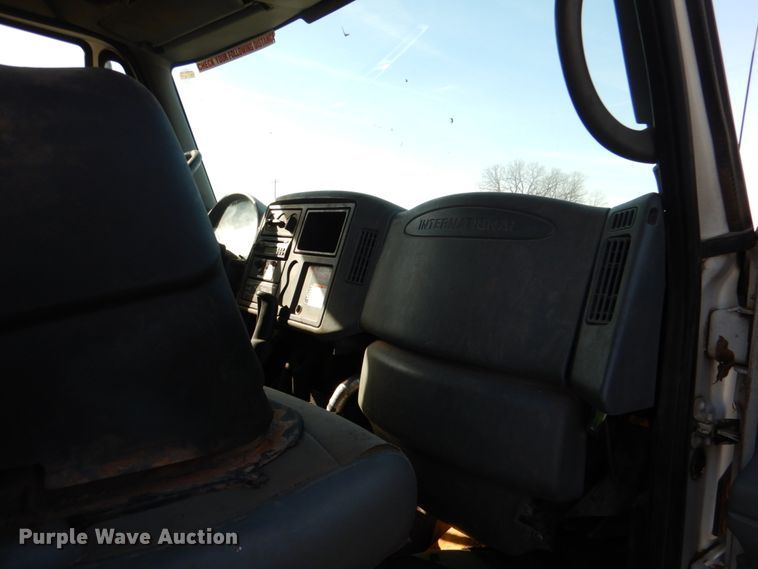 image for item JD9470 2007 International 4300  dump truck