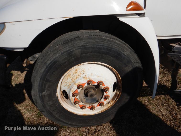 image for item JD9470 2007 International 4300  dump truck