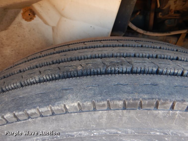 image for item JD9470 2007 International 4300  dump truck