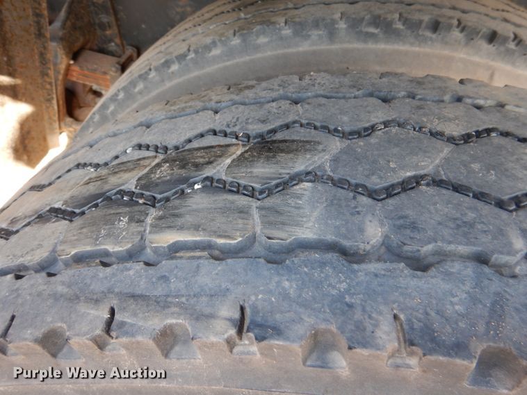 image for item JD9470 2007 International 4300  dump truck