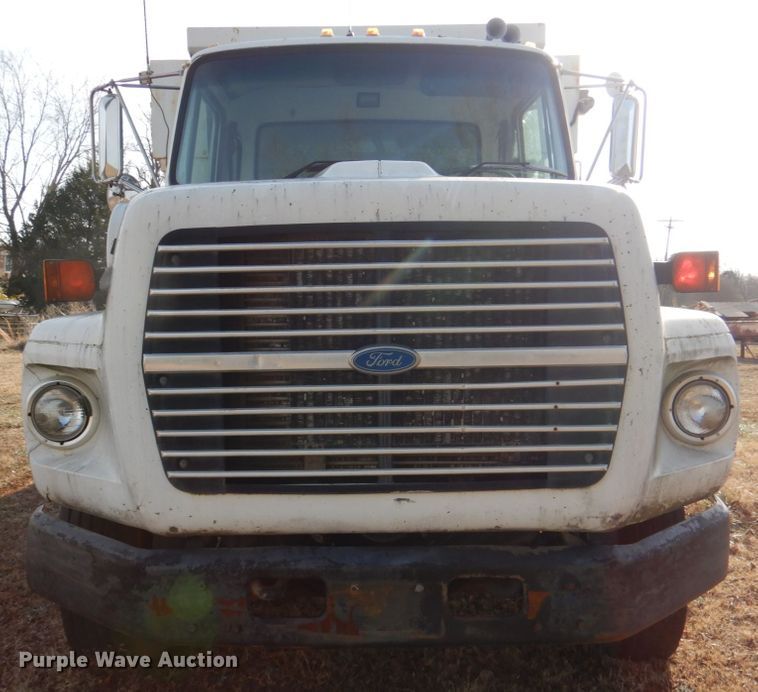 image for item JD9471 1995 Ford L8000  dump truck