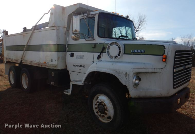 image for item JD9471 1995 Ford L8000  dump truck