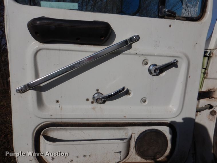 image for item JD9471 1995 Ford L8000  dump truck