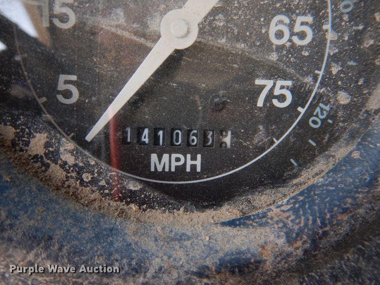 image for item JD9471 1995 Ford L8000  dump truck