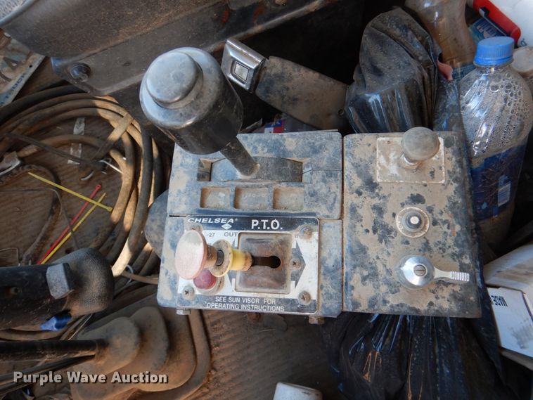 image for item JD9471 1995 Ford L8000  dump truck