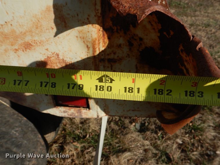 image for item JD9471 1995 Ford L8000  dump truck