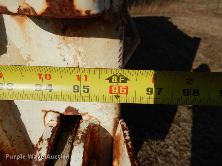 image for item JD9471 1995 Ford L8000  dump truck