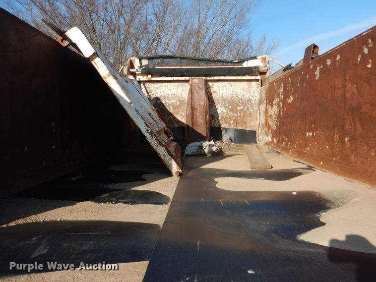 image for item JD9471 1995 Ford L8000  dump truck