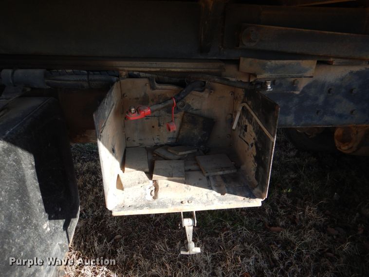 image for item JD9471 1995 Ford L8000  dump truck