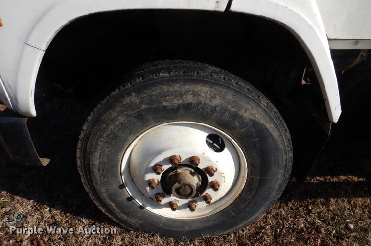 image for item JD9471 1995 Ford L8000  dump truck