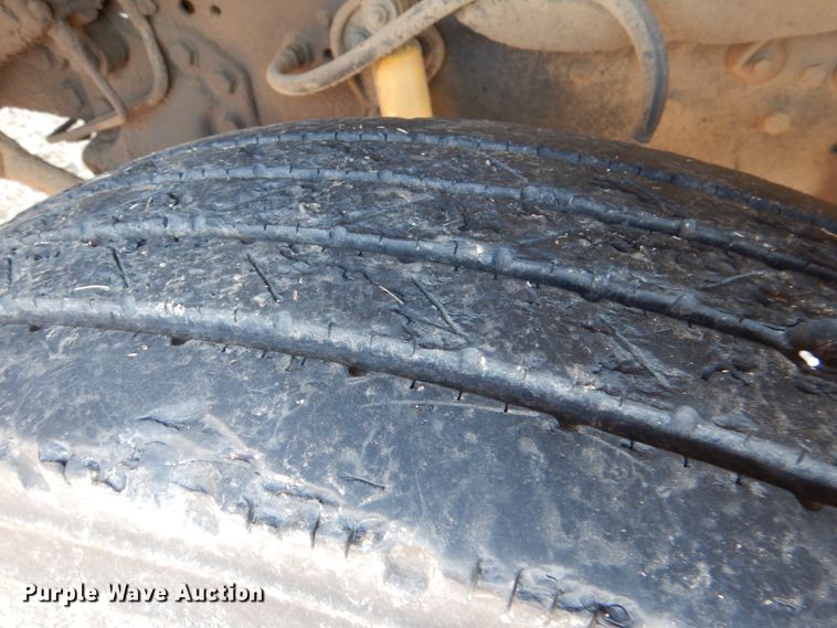 image for item JD9471 1995 Ford L8000  dump truck