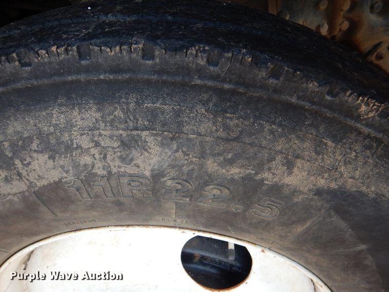 image for item JD9471 1995 Ford L8000  dump truck