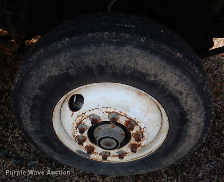 image for item JD9471 1995 Ford L8000  dump truck