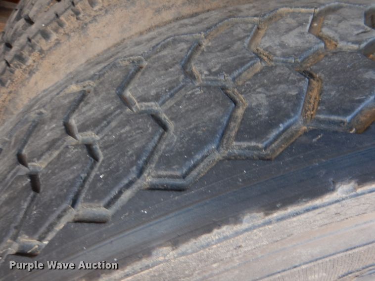 image for item JD9471 1995 Ford L8000  dump truck