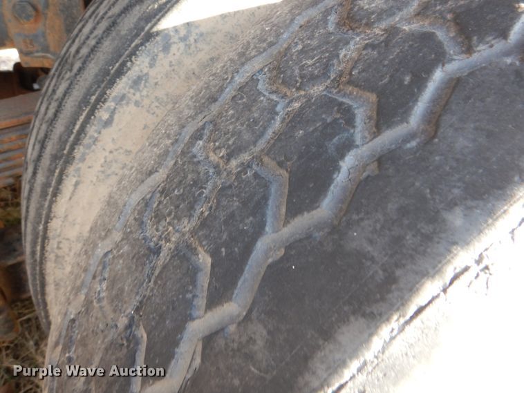 image for item JD9471 1995 Ford L8000  dump truck