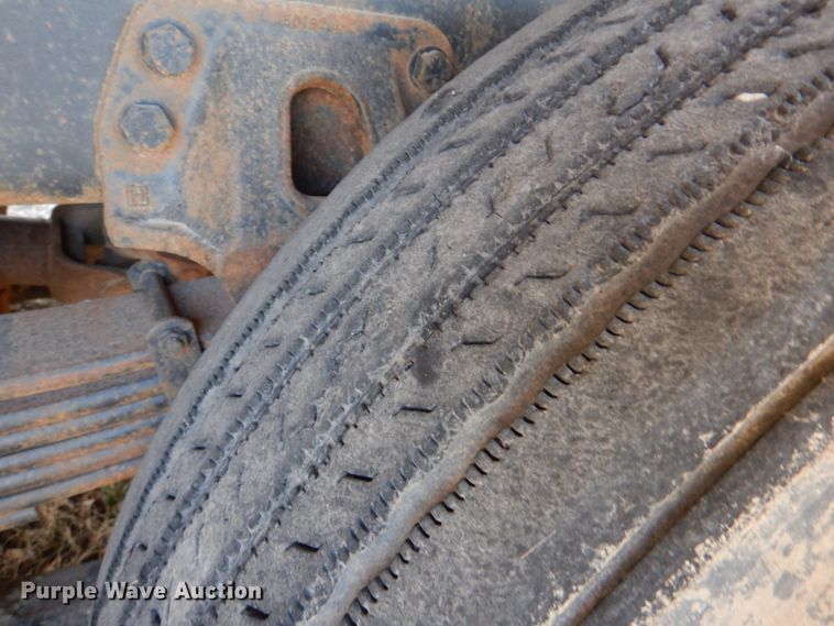 image for item JD9471 1995 Ford L8000  dump truck